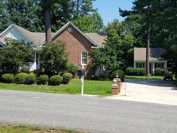 Street view off Walthall Dr 