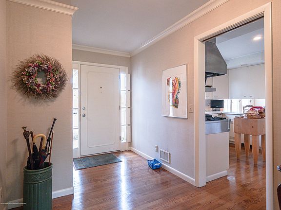 2nd image of 553 Southlawn Ave