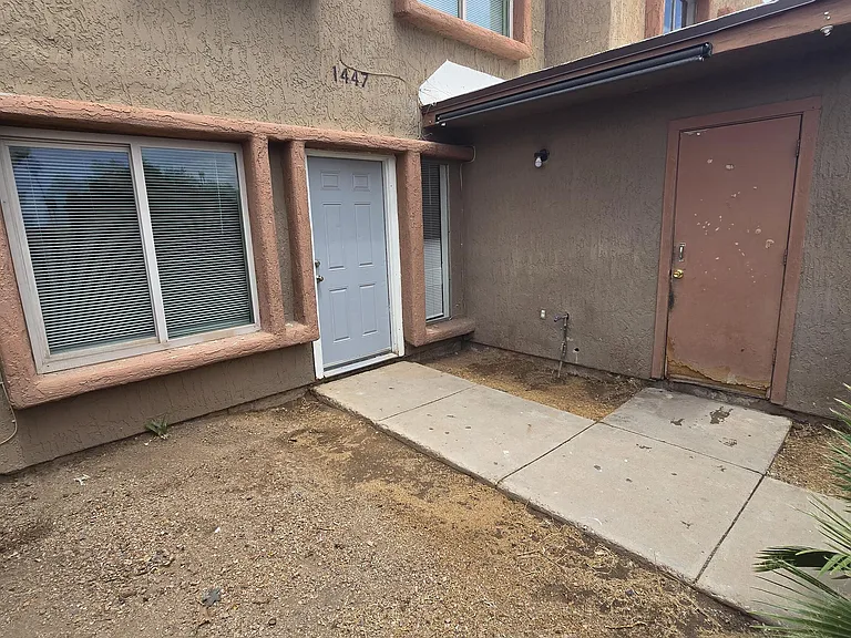 1447 N 53rd Dr — Photo 31