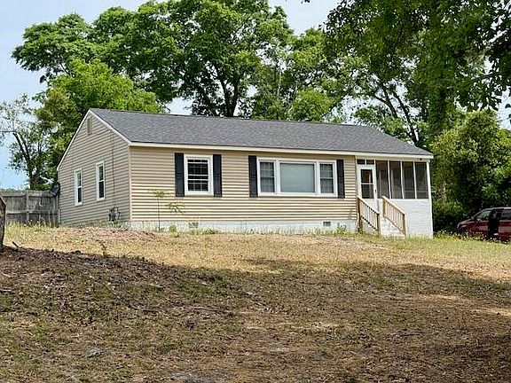 3rd image of 1918 Pine Haven Road
