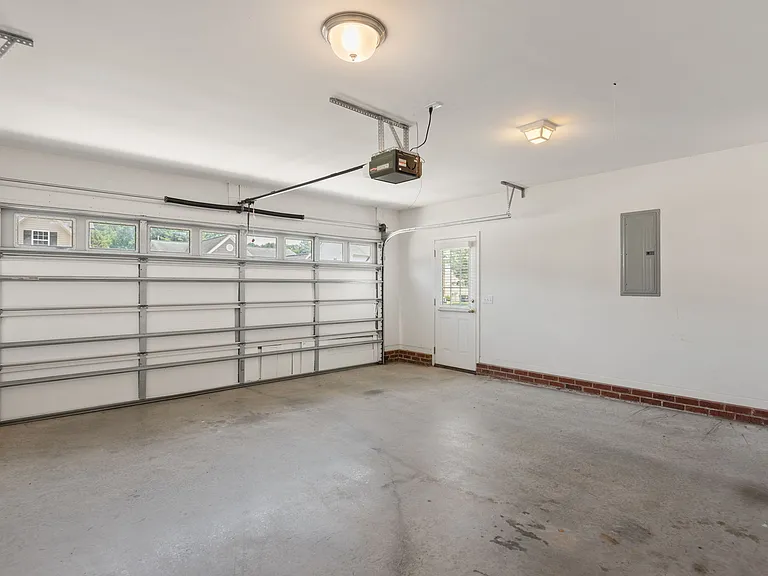 1908 Longburn Dr — Photo 30