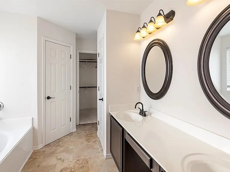 813 Silverbrook Dr — Photo 22