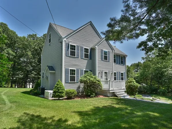 2 Palm Ave, Methuen, MA 01844