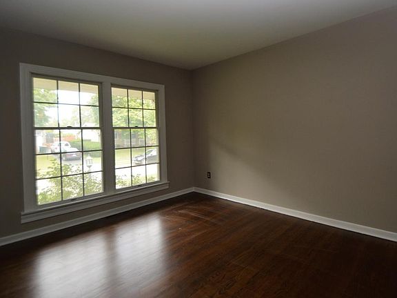 3rd image of 1337 Tiverton Sq N