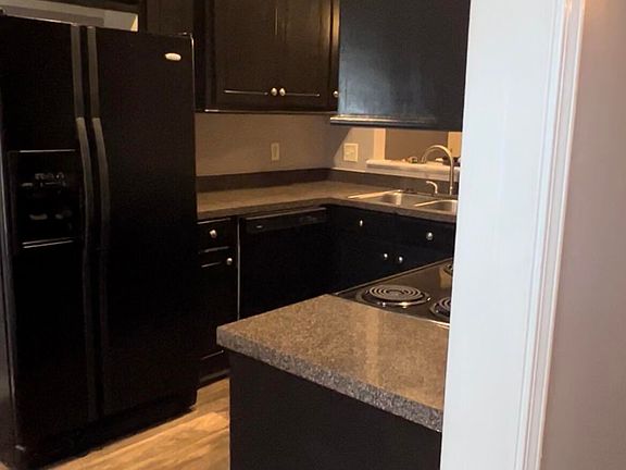 3rd image of 209 Lockleven Dr