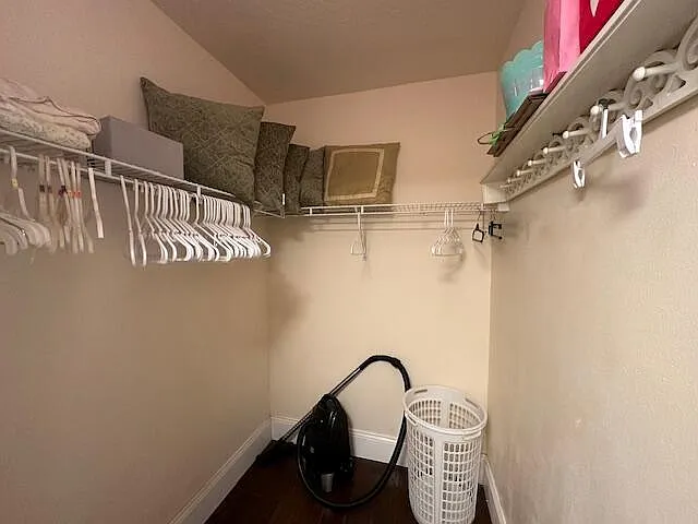 822 Villa Cir — Photo 15