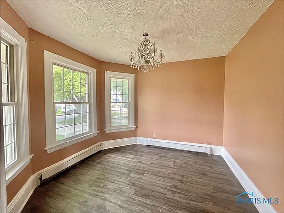 2nd image of 925 Forsythe St