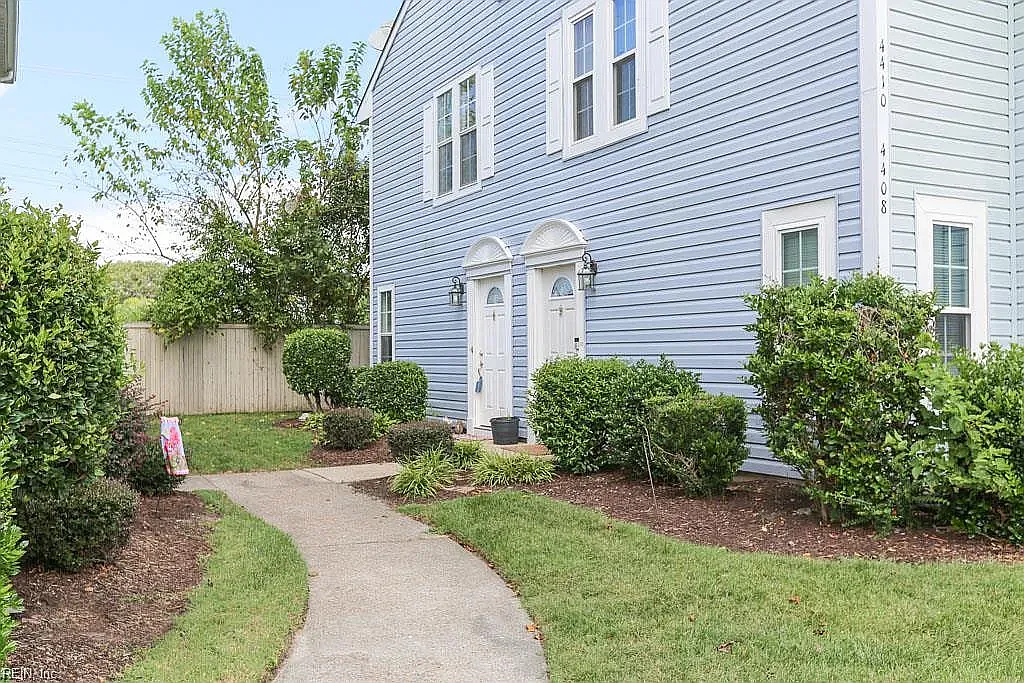 2 bed, 1254 sqft, $2,100 — Photo 1