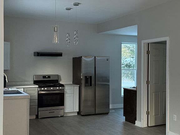 2nd image of 6 Blackley Ct #2