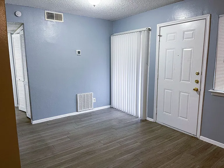 8907 Parkfield Dr — Photo 16