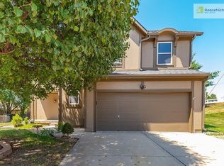 4702 Roundtree Ct, Shawnee, KS 66226