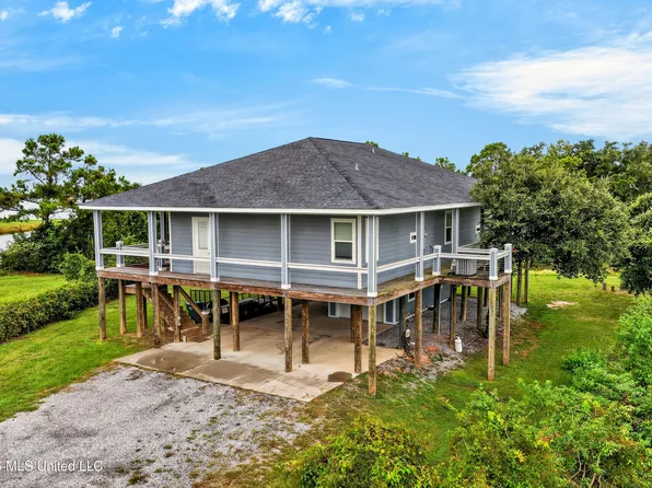 3146 Gulfview Pl, Gautier, MS 39553