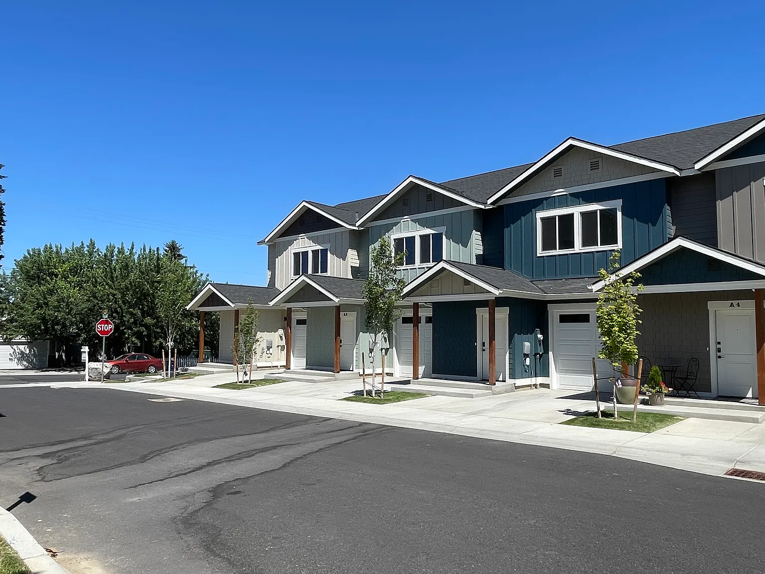 3 bed, 2.5 bath, 1750 sqft, $2,600 — Photo 2