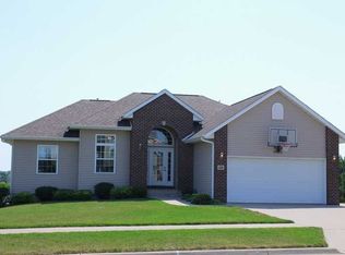 50 McKenzie Ln S, North Liberty, IA 52317