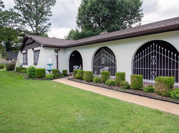 8835 S Park Rd, Rogers, AR 72756