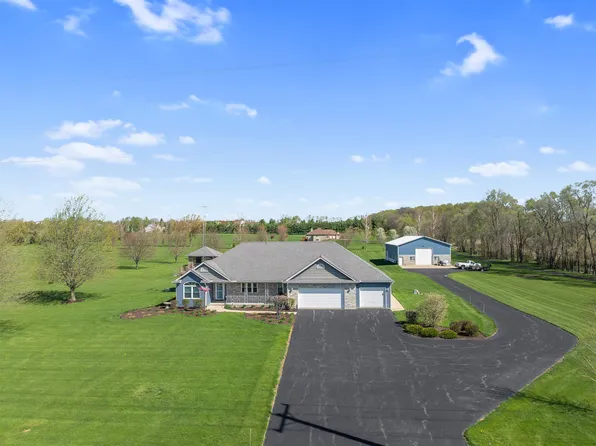 6972 E Hales Corner Rd, Stillman Valley, IL 61084