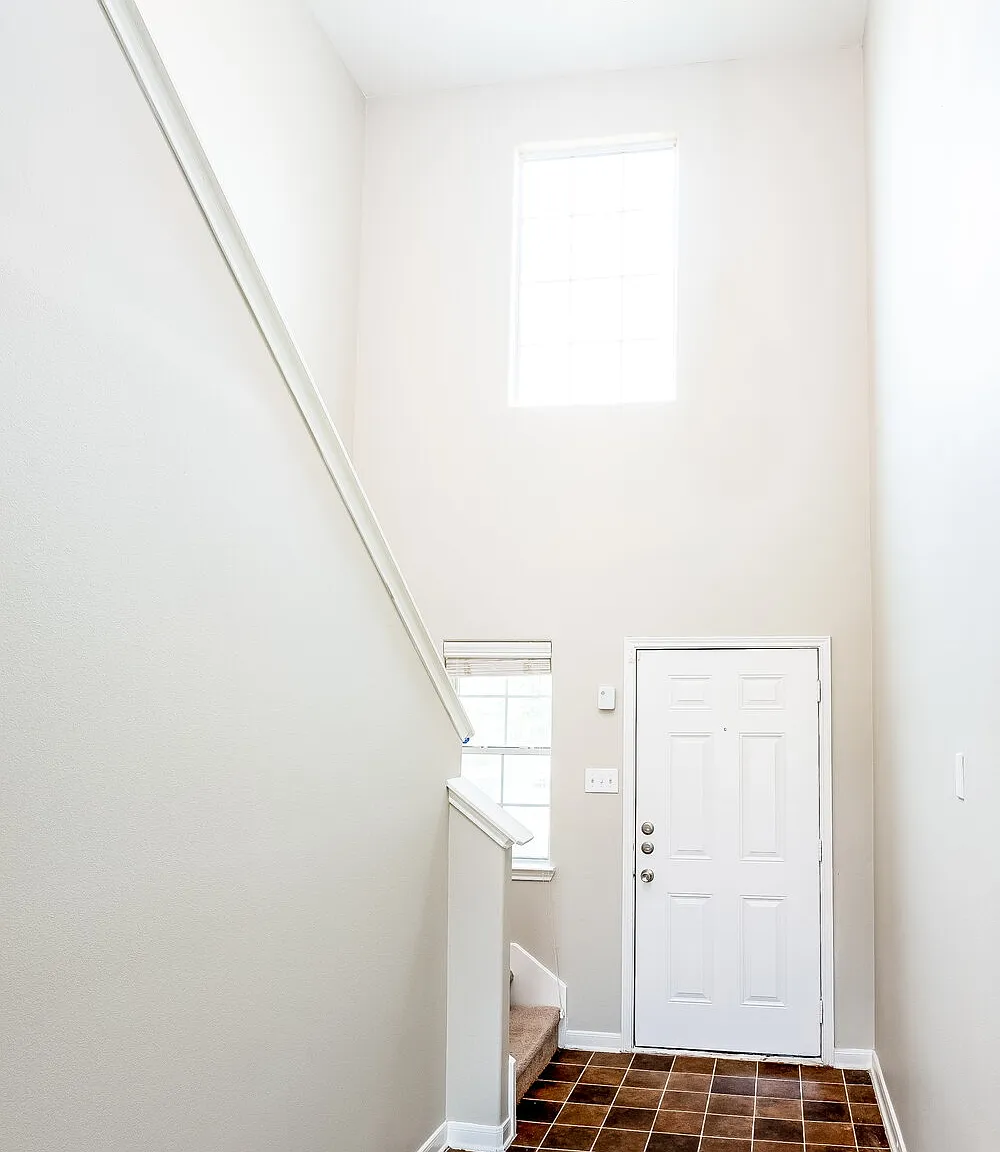 3 bed, 2.5 bath, 1721 sqft, $1,935 — Photo 2