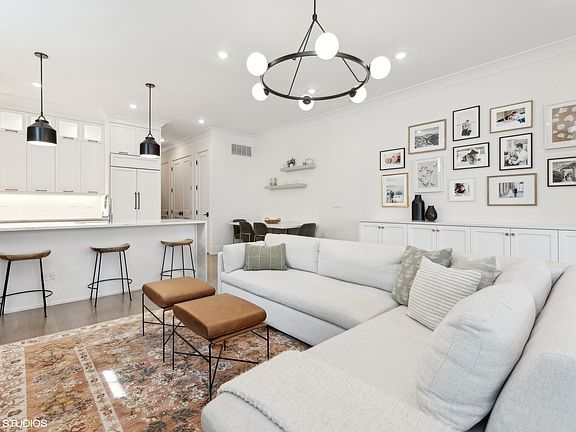 5th image of 2761 N Kenmore Ave #2