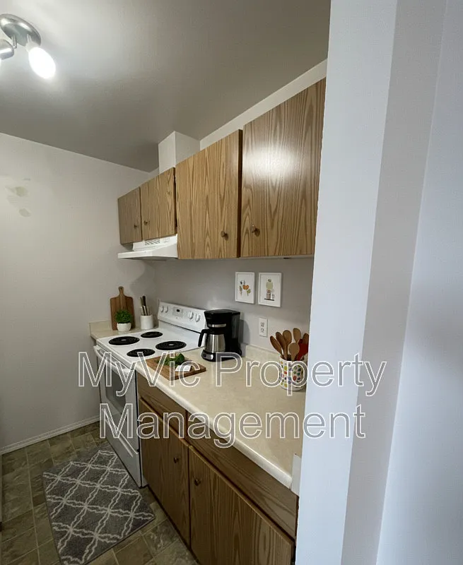 2 bed, 1.0 bath, $1,325 — Photo 4