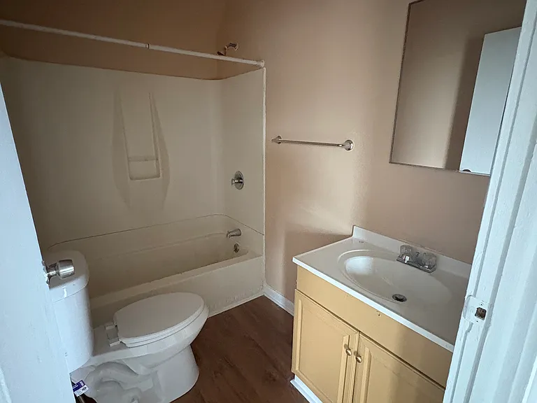 937 N Main St #3 — Photo 6