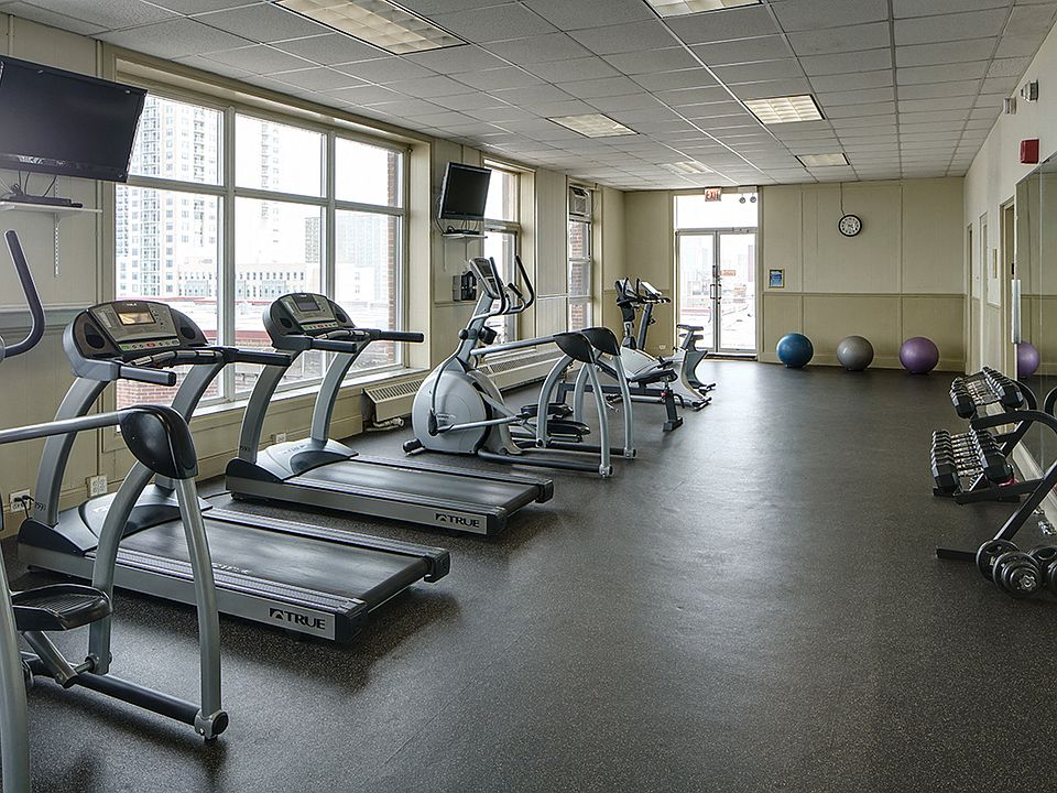 1st image of 5240 N Sheridan Rd APT 817