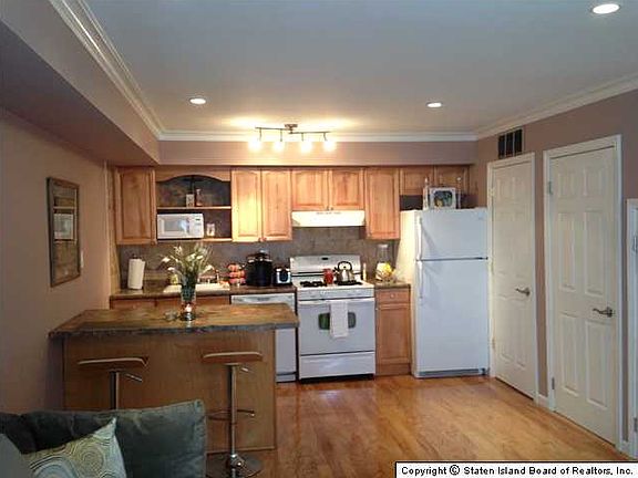 4th image of 10 McDivitt Ave