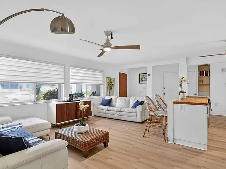 885 Fairfax Ter NW — Photo 9