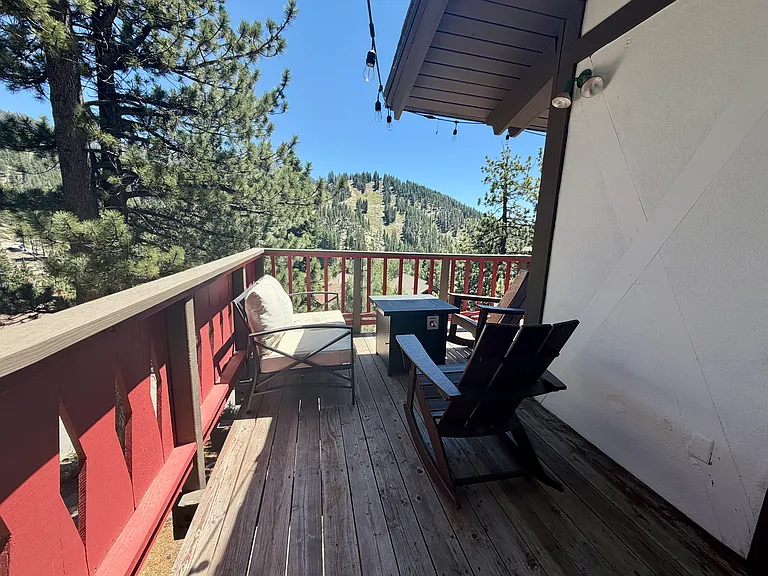 1325 Zurich Ln — Photo 4