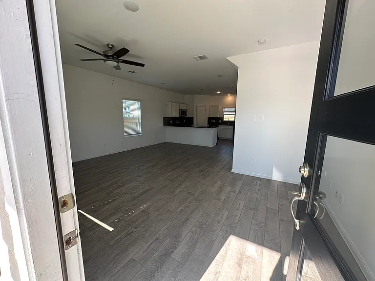 16737 N Marie Village Dr — Photo 3