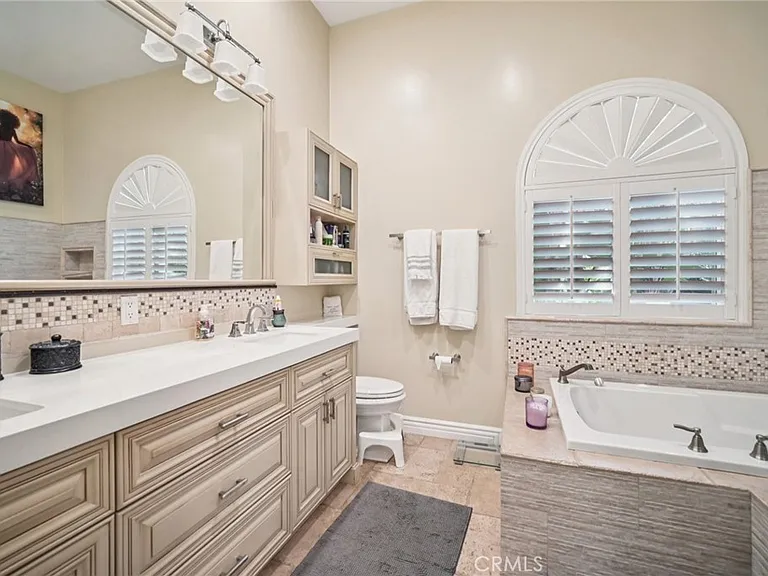 17401 Raymer St — Photo 19