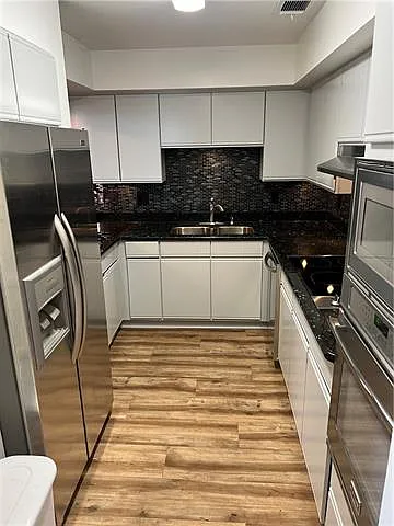 323 Morgan St #2C — Photo 8