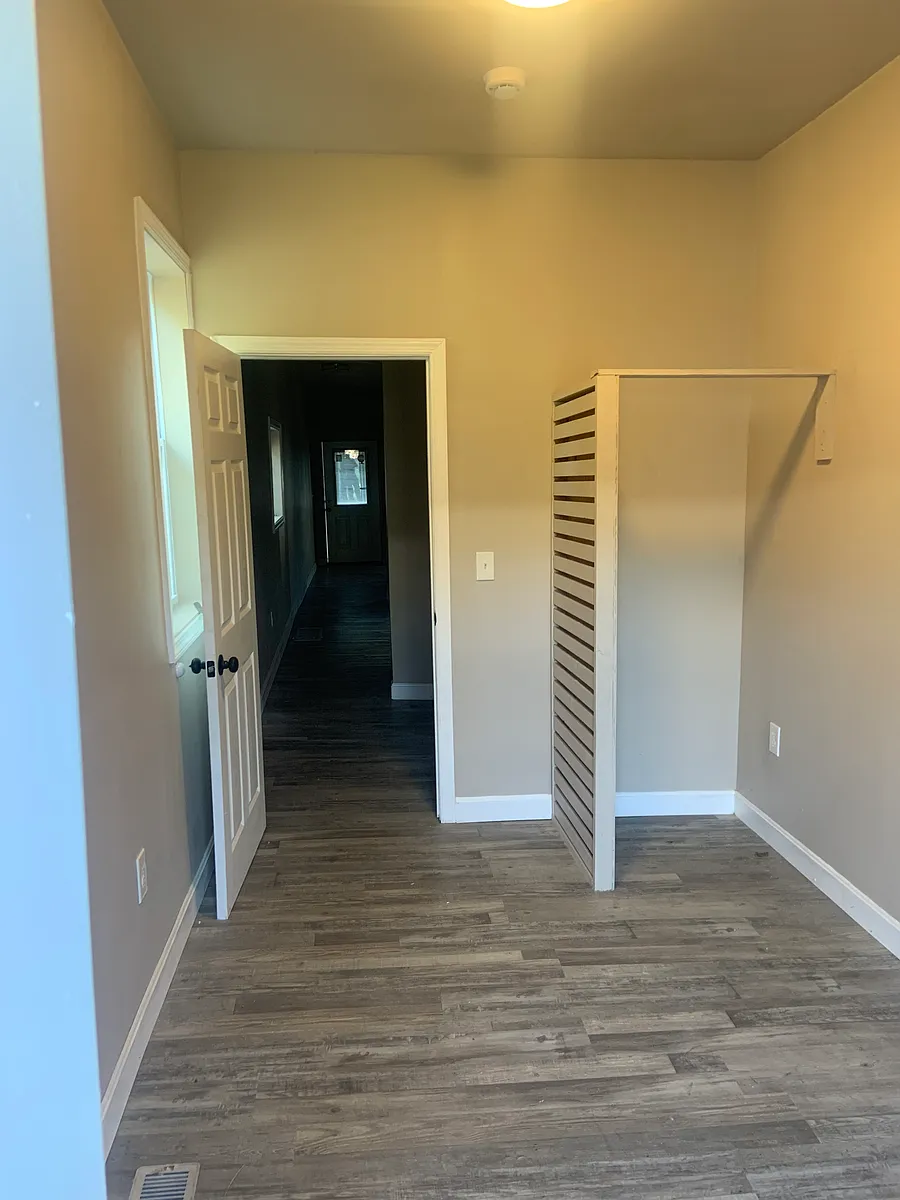 Building Photo - 821 3rd Ave #1