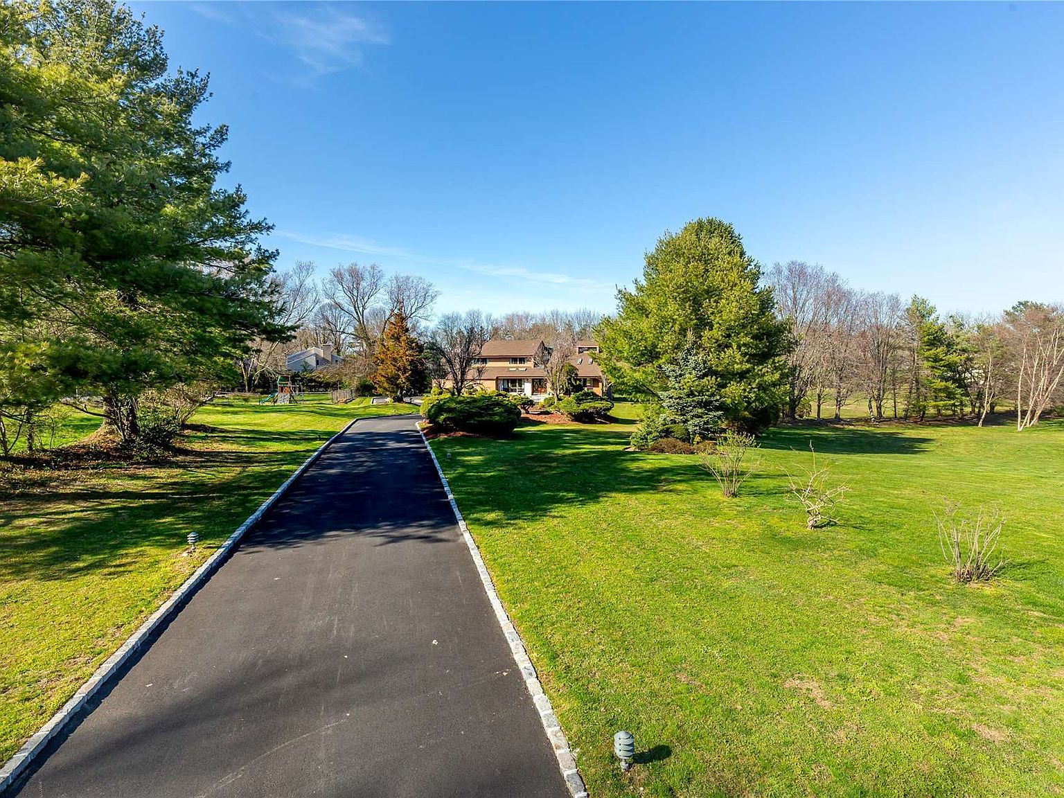 25 Carriage Court, Syosset, NY 11791 Zillow