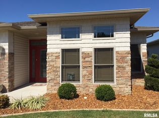 2704 W Prairie Pl, Carbondale, IL 62901