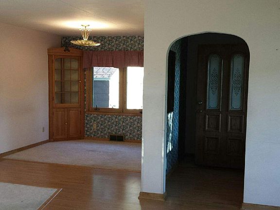 3rd image of 326 S Charles St