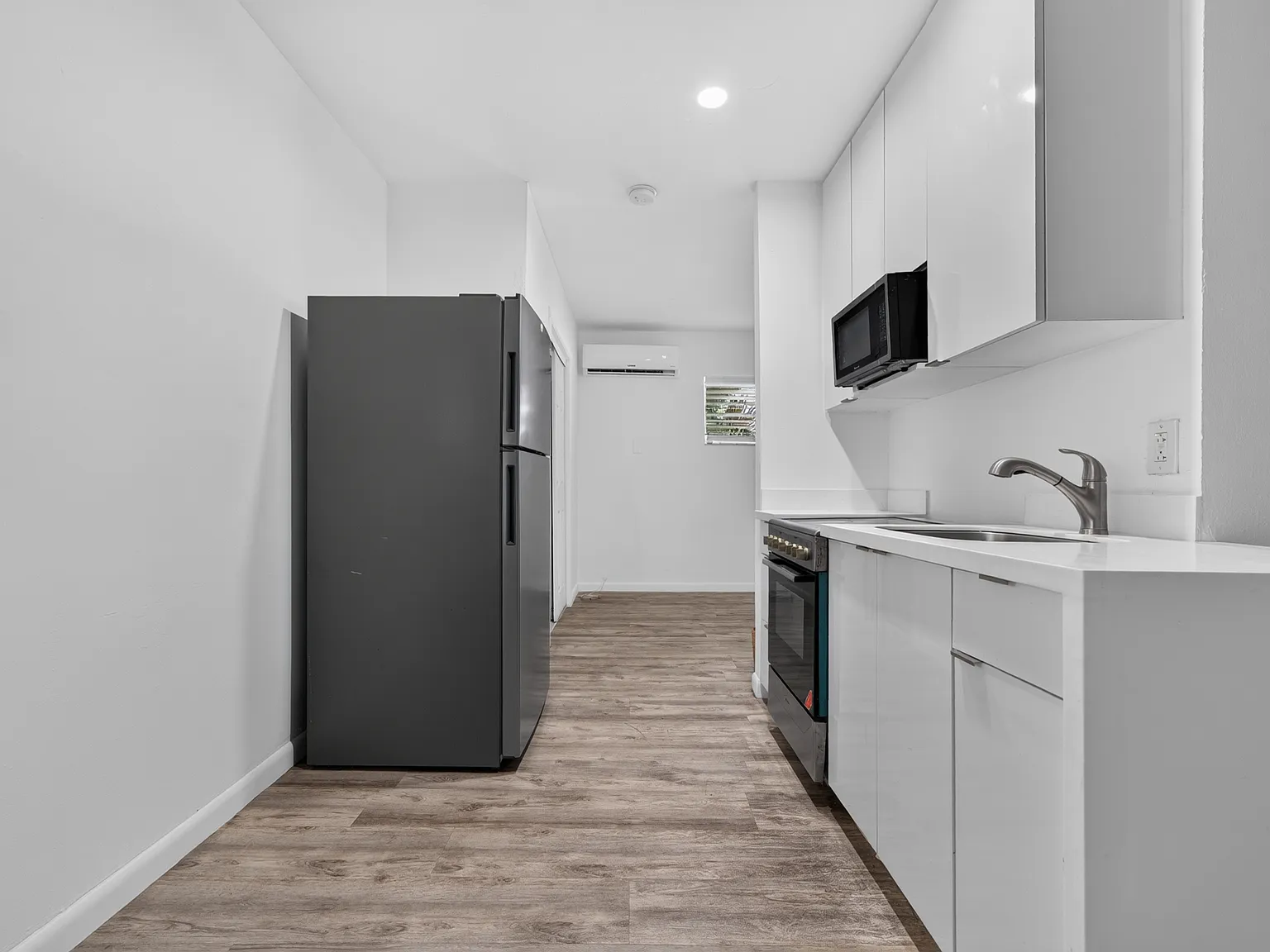 7 Salamanca Ave. - 06 — Photo 4