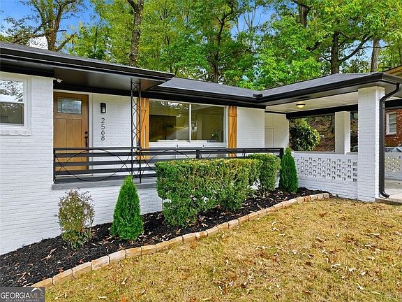 3rd image of 2568 Fontaine Cir