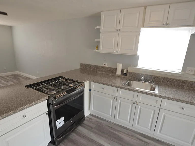 5766 Belleview Ave — Photo 4