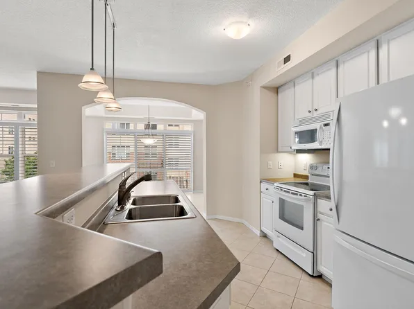 2405 39th Ave NE Unit 204, Saint Anthony, MN 55421