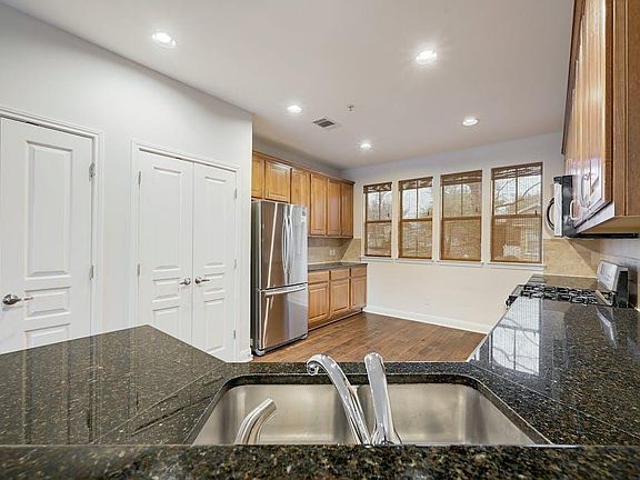 5th image of 6701 Covered Bridge Dr Unit 41