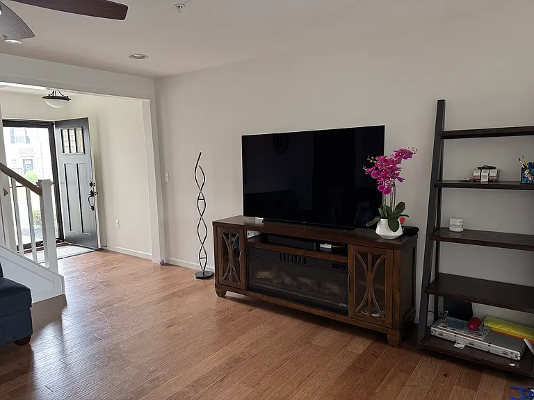 1631 Haralson Dr — Photo 3