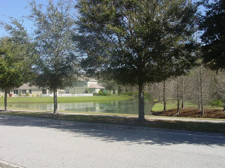 1207 Gentilly Ln — Photo 3