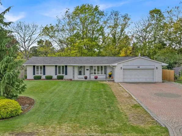 1367 Oxford Ave, Kingsville, ON N9Y 2S8