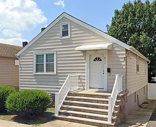 811 8th Street