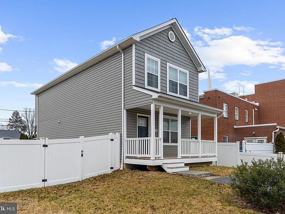 3rd image of 100 Cedar Dr