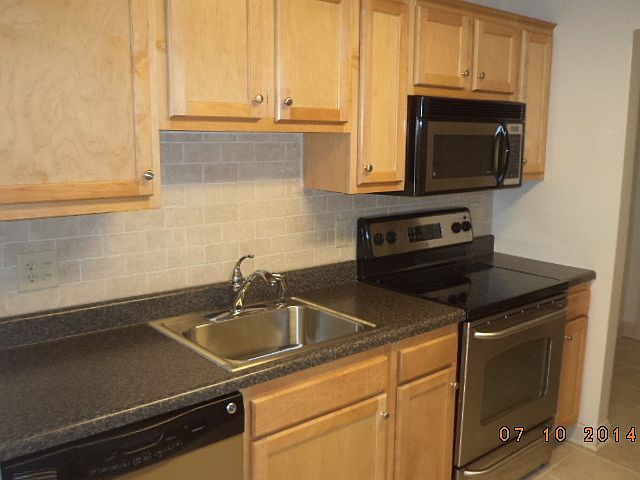 beautiful fully applianced galley kitchen with plenty of cab