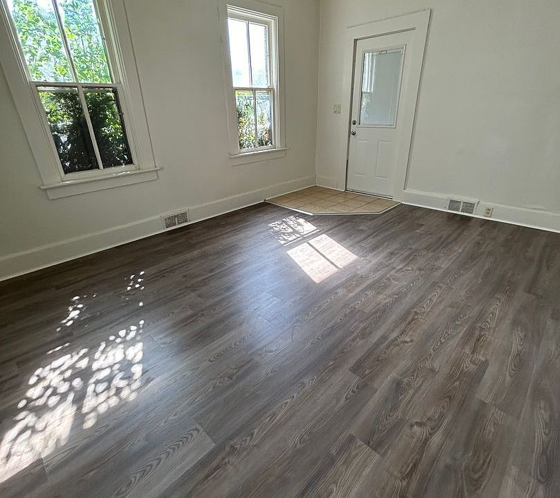 1st image of 1014 5th Ave S #1016