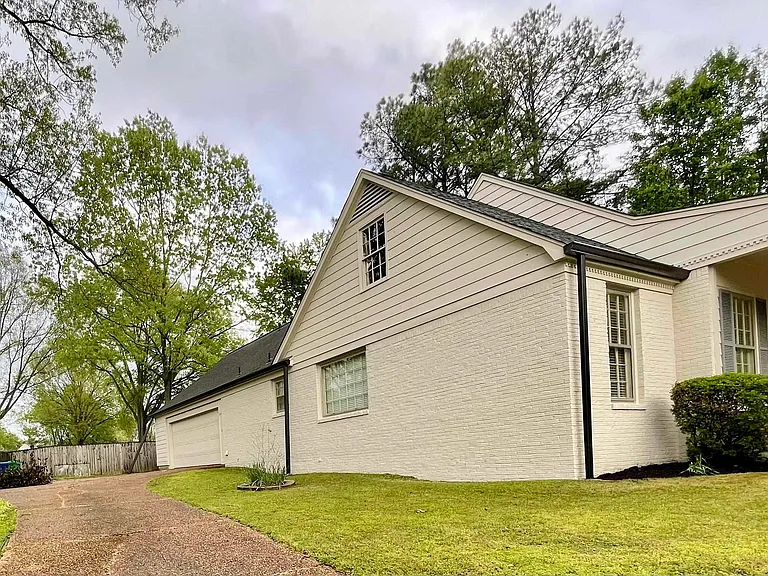 2420 Stratfield Dr — Photo 34