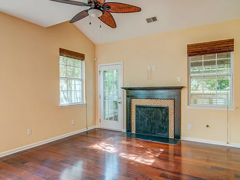 135 Dorothy Dr — Photo 11