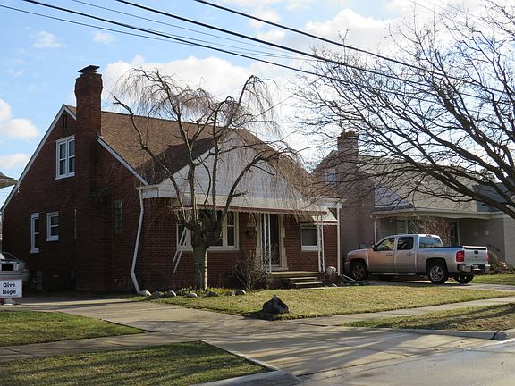 3rd image of 23287 Clairwood St